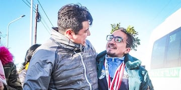 Gran bienvenida al tolhuinense campeón mundial de Powerlifting