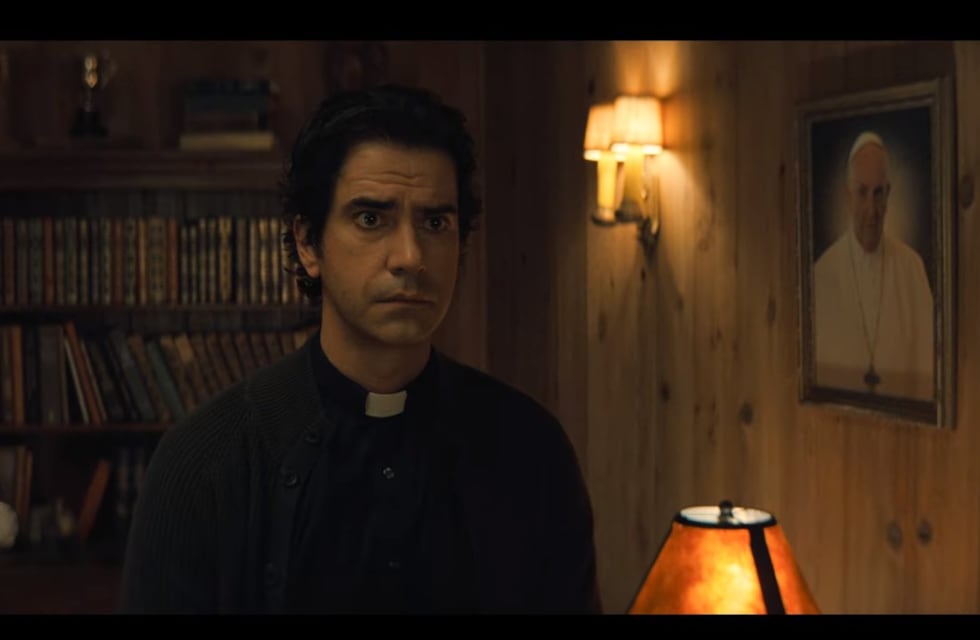 “Misa de medianoche”: todo lo que tenés que saber sobre la miniserie de terror de Netflix