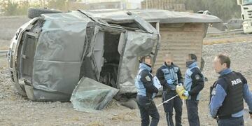 Vuelco en el Acceso Este con una persona fallecida  (Orlando Pelichotti / Los Andes)