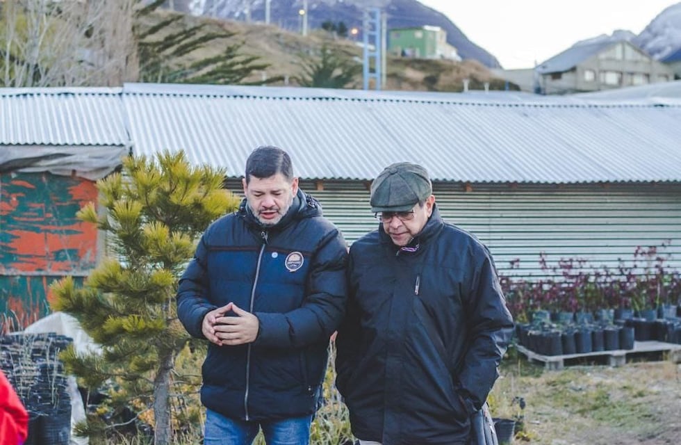 David Ferreyra y el padre Rodolfo Olmedo recorrieron el Vivero Municipal