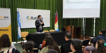 Viotti en la nueva edición del curso de inducción para agentes que se han incorporado a las funciones municipales.