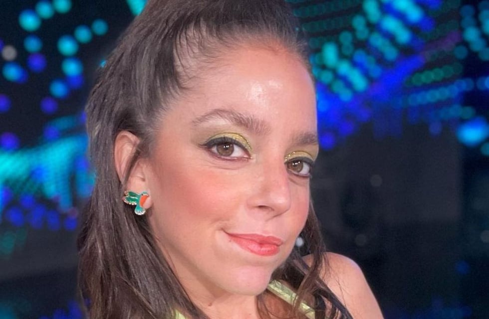 Juariu sorprendió en Instagram al posar sin maquillaje y con una enteriza ‘cut out’ negra