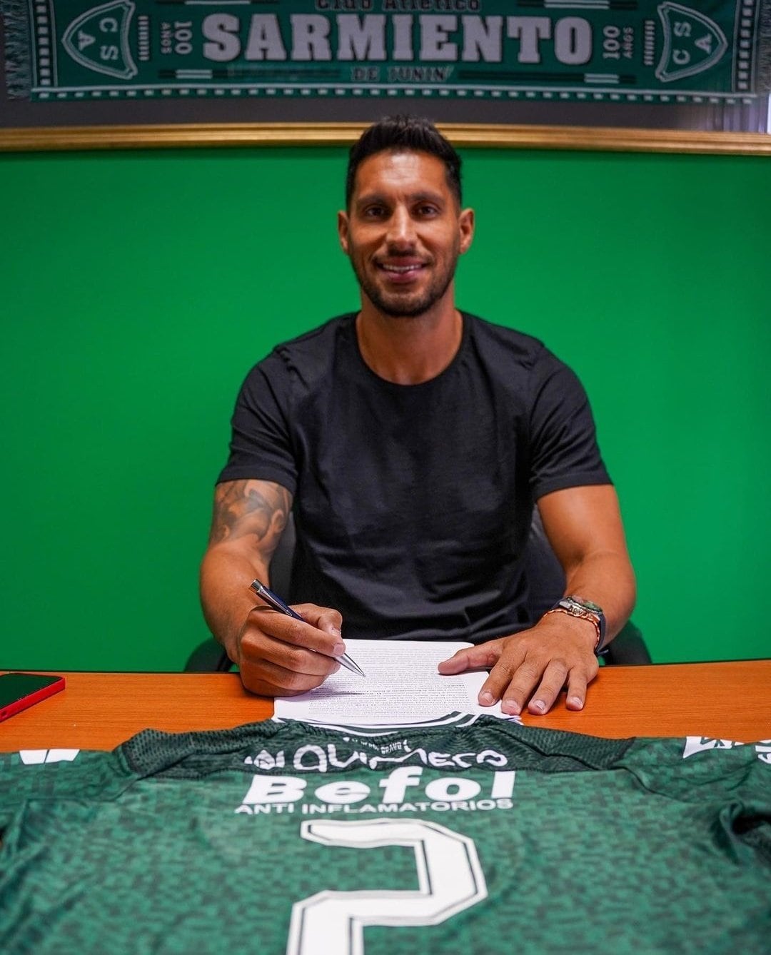 Juan Manuel Insaurralde llegó a Sarmiento libre de Independiente y firma contrato hasta diciembre de 2023. (Prensa Sarmiento).