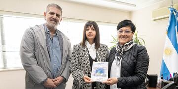 Río Grande: el Juzgado Federal donó libros al Ministerio de Educación