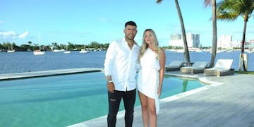 Kun Agüero y Sofía Calzetti en su lujosa mansión de Miami