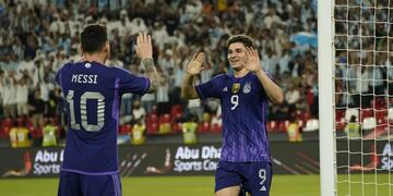 Julián Álvarez convirtió el primer gol para la victoria de la Selección Argentina.
