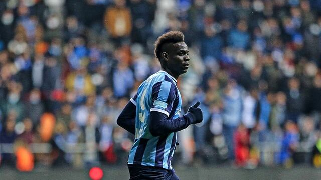 Mario Balotelli en su actual club el Adana Demirspor de Turquía.