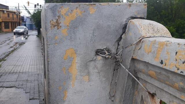 Denuncian que el puente Vélez Sarsfield, emplazado en la zona sur de la ciudad de Salta, está atado con alambre.