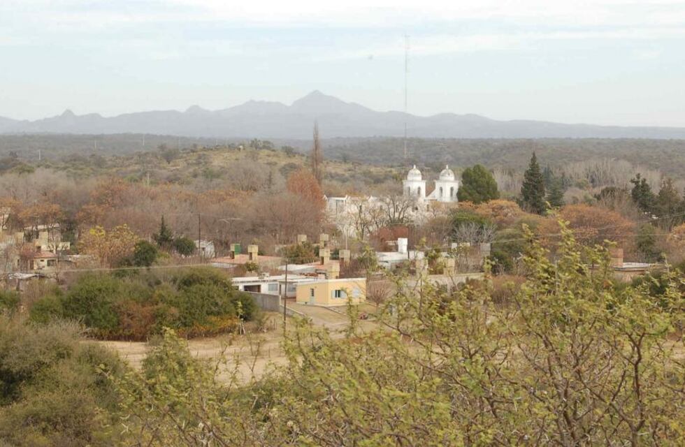 San Carlos Minas: se ató a la puerta de la Municipalidad, en señal de protesta