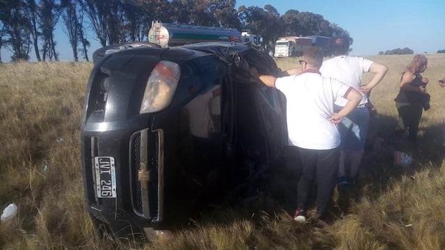 Tres personas se salvaron de milagro tras volcar en la ruta 3