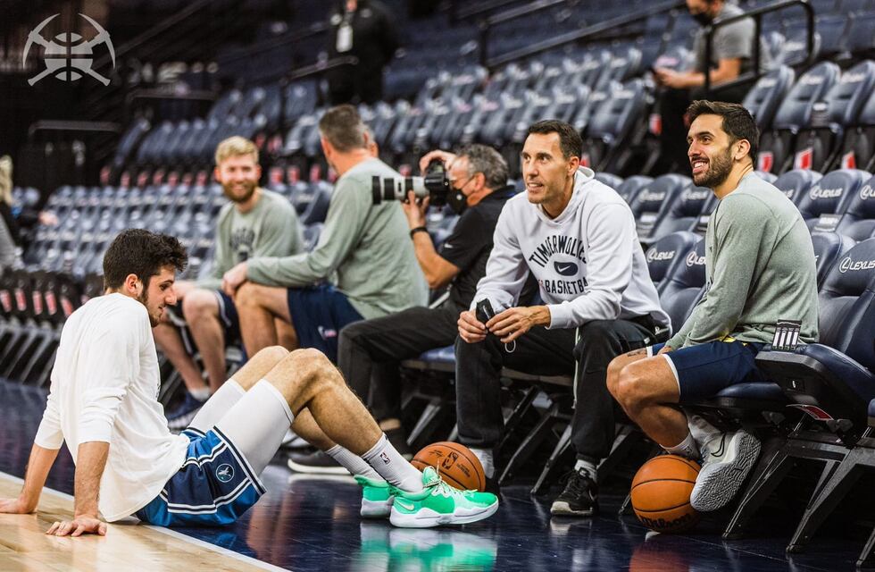 Los Wolves de Leandro Bolmaro festejaron ante los Nuggets de Facundo Campazzo