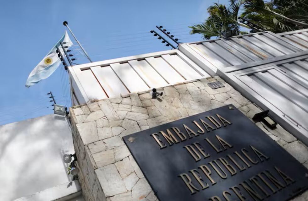“Hostigamiento y persecución”: Argentina apuntó contra Venezuela en defensa de los opositores que aloja en la embajada