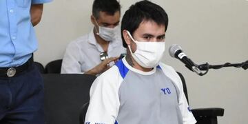 El sujeto se presentó en Tribunales con una llamativa remera que decía "Yo".