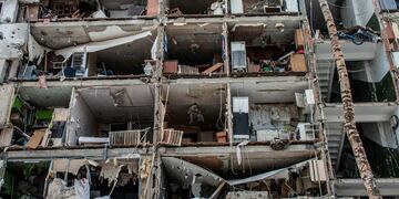 Un edificio en Jarkov destruido por los bombardeos rusos.