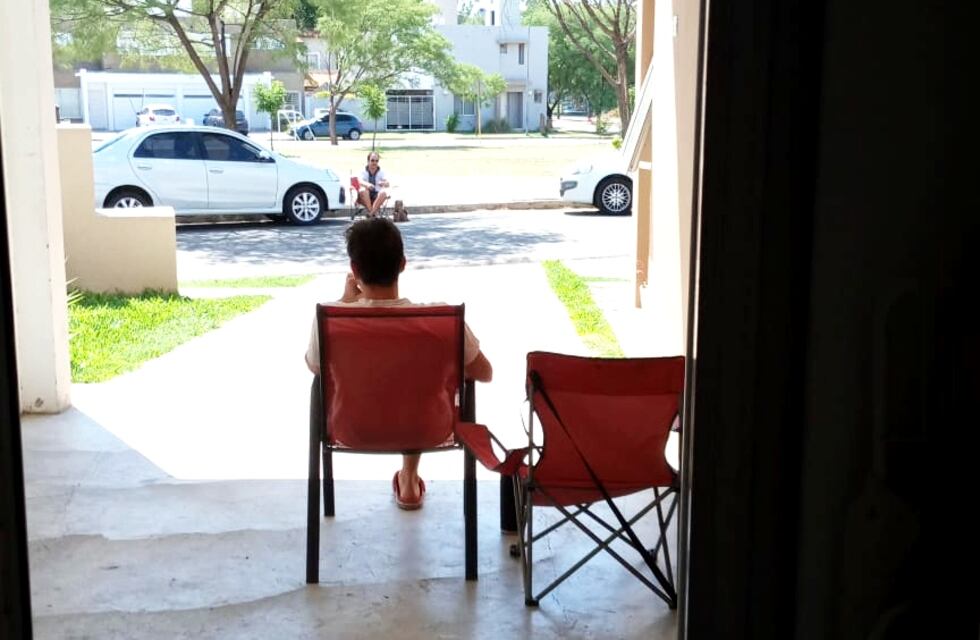 Historia de amistad en Córdoba: tiene Covid y su amigo lo visitó para tomar mates y despedir el año