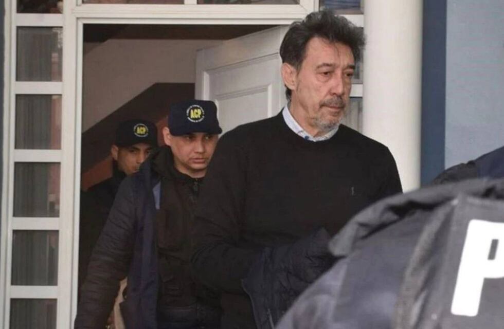 Condenaron a los dirigentes de Colón por el apriete al plantel, y se supo que le pagaban un sueldo al líder de la barra