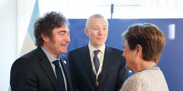 El presidente Javier Milei junto a, Kristalina Georgieva, en el marco del G7. Foto NA: PRESIDENCIAzzzz
