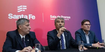Tres ministros compartieron la conferencia de prensa sobre el conflicto en las paritarias.