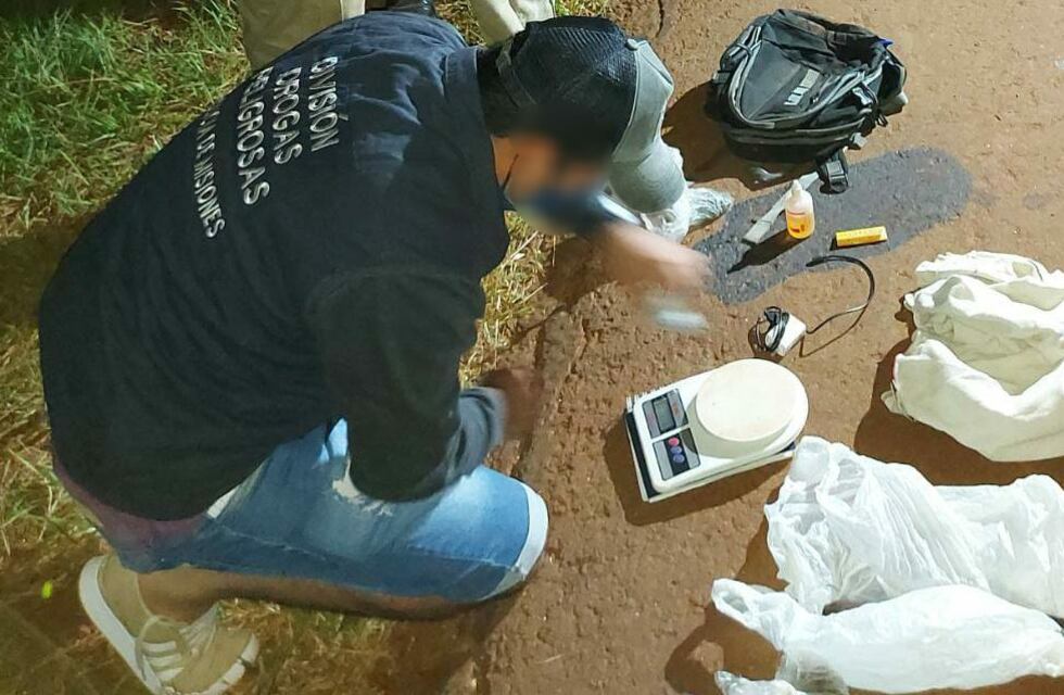 San Vicente: despistó con su moto y la Policía halló marihuana en una mochila