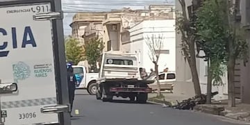 Un motociclista murió tras ser embestido por un camión en medio de una discusión de tránsito en Azul