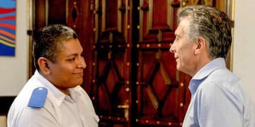 Luis Chocobar y Mauricio Macri tiempo atrás (La Voz/Archivo).