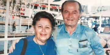 José Szrajber en Paraná con su esposa.