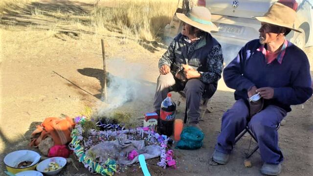 En un alejado rincón de la Puna jujeña, una familia inició este lunes los rituales en el mes de la Pachamama.