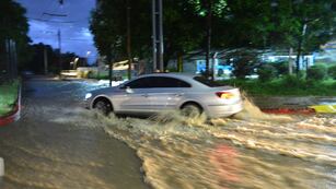 La tormenta dejó calles anegadas en la ciudad de Córdoba.