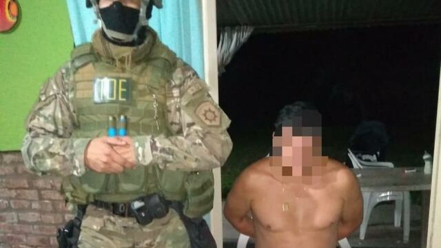 "Dani" Godoy fue identificado en Serodino este lunes durante un operativo de la Tropa de Operaciones Especiales (TOE). (@hernanfunes)