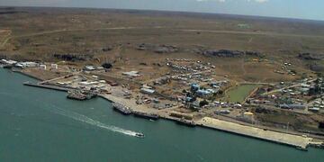 Puerto Deseado: tras voltearse la lancha, un tripulante no logró salir.