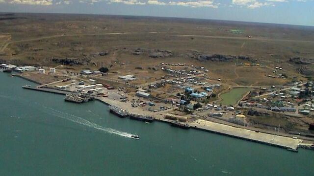 Puerto Deseado: tras voltearse la lancha, un tripulante no logró salir.