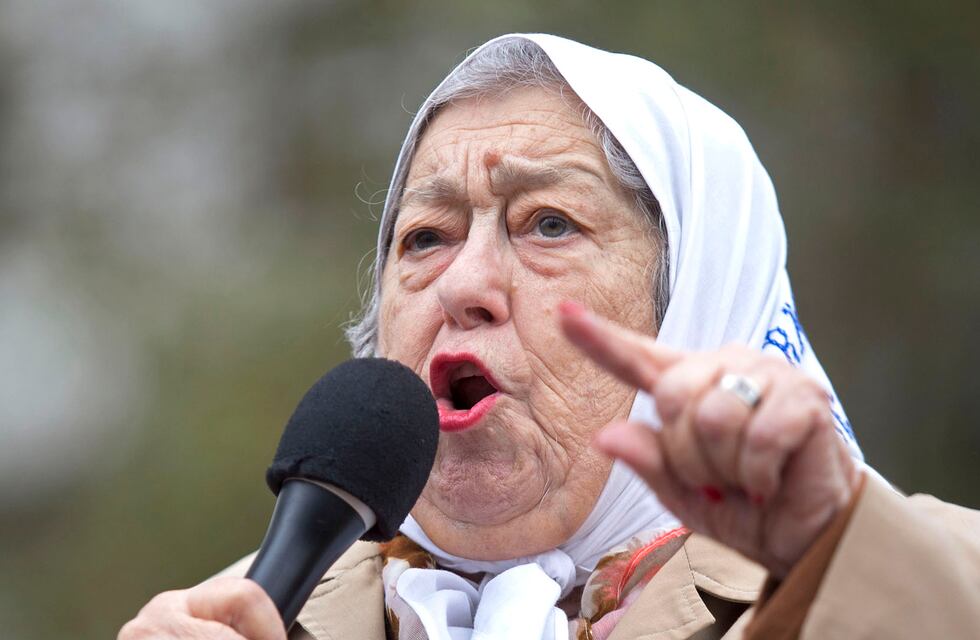“Hebe de Bonafini, madre, compañera y luchadora, presente, ahora y siempre”