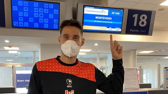 El plantel de Instituto ya está en Uruguay para jugar un torneo de preparación en Montevideo. Con su flamante refuerzo, Nicolás Mazzola (@InstitutoACC).