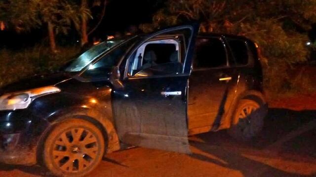 Recuperan en Jardín América un auto robado en Buenos Aires.