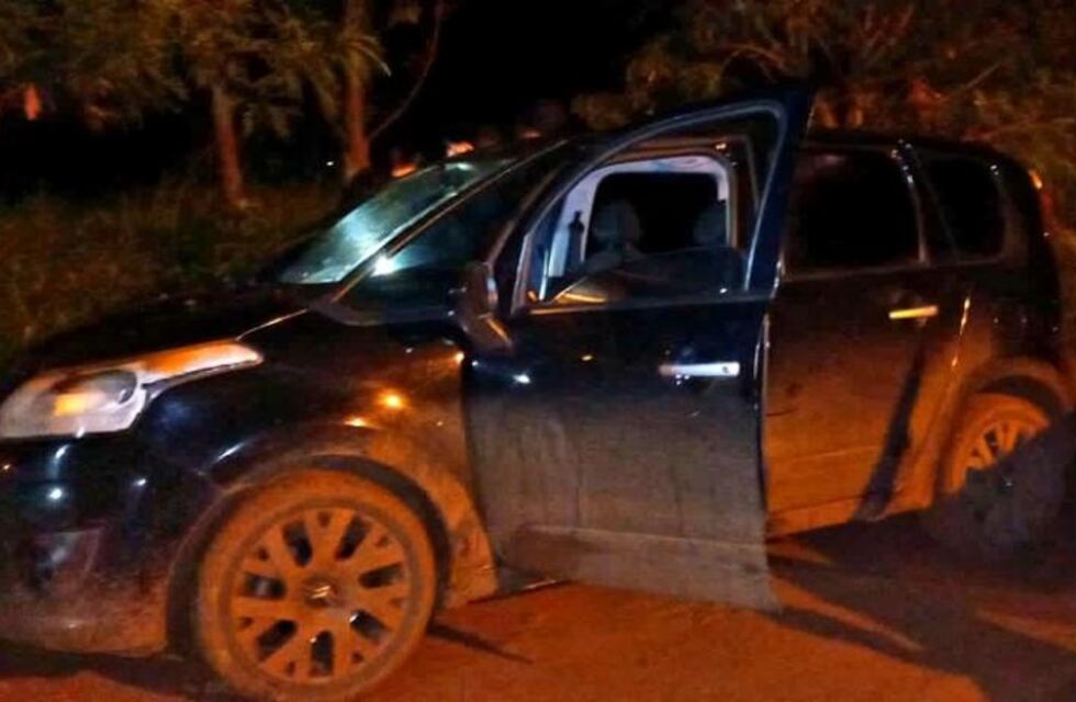 Recuperan en Jardín América un auto robado en Buenos Aires