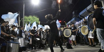 El banderazo de los hinchas de Racing, con toda la fe por la clasificación (Gentileza).