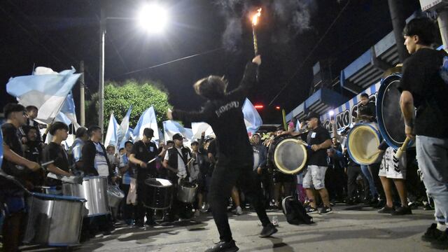 El banderazo de los hinchas de Racing, con toda la fe por la clasificación (Gentileza).