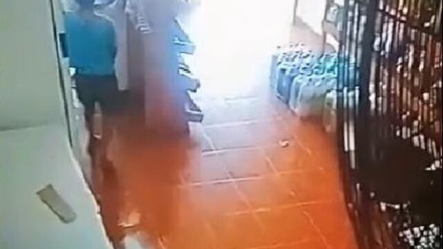 Menor de edad sustrajo dinero de un local comercial en Eldorado.