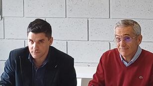 Firmaron el acuerdo el presidente de la CaCEx Rafaela, Edmundo López; y el gerente de Agencias de Aduanas de DHL, Daniel Destéfano