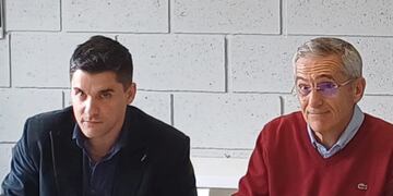 Firmaron el acuerdo el presidente de la CaCEx Rafaela, Edmundo López; y el gerente de Agencias de Aduanas de DHL, Daniel Destéfano