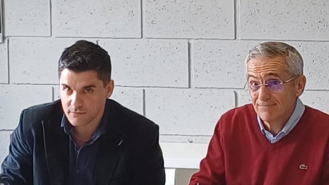 Firmaron el acuerdo el presidente de la CaCEx Rafaela, Edmundo López; y el gerente de Agencias de Aduanas de DHL, Daniel Destéfano