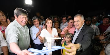 Jaldo inaugura la plaza.