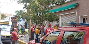 Otro incendio urbano en Córdoba: se prendió fuego una casa en Alto Alberdi. Dos heridos (Gentileza)