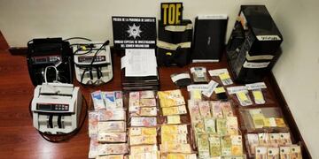 La policía de Rosario allanó dos financieras y demoró a seis personas luego de un operativo por lavado de activos vinculado a "Los Monos".