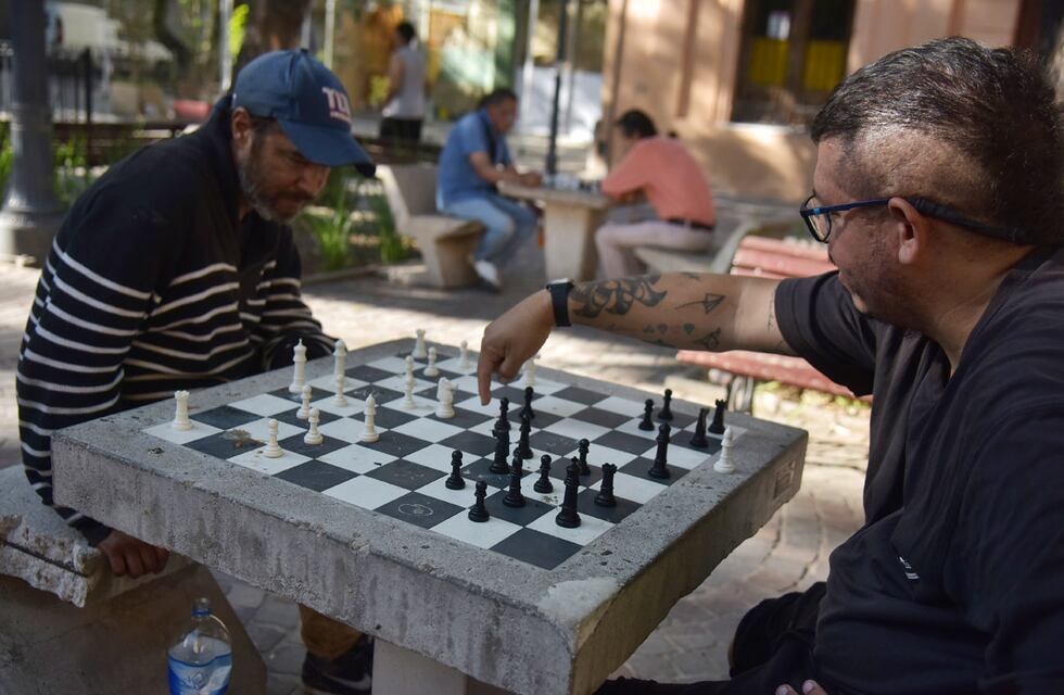 Piden instalar mesas de ajedrez distintos espacios públicos de Rafaela