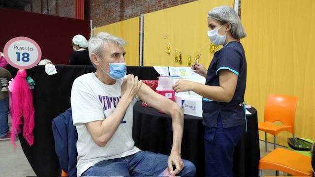 Desde el inicio de la campaña de inoculación, 3.198.240 habitantes accedieron al menos a la primera inyección.