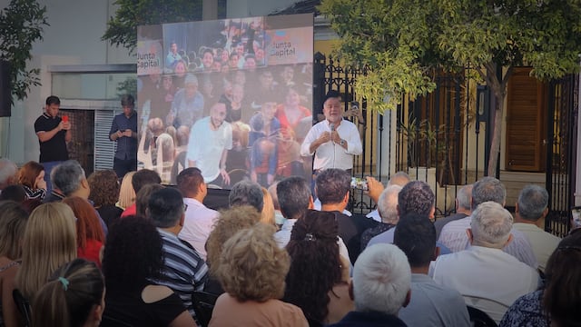 Inauguración de la sede central del Frente Cívico, en la casa de Luis Juez en barrio Providencia, de Córdoba capital. (La Voz)