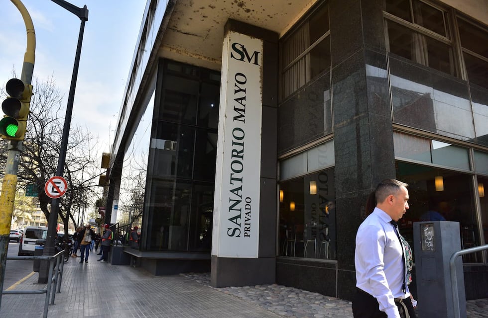 Un trabajador cayó desde cinco metros de altura en un shopping de Córdoba