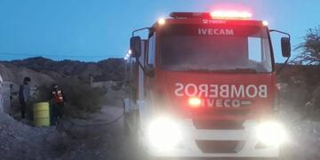 Bomberos de Jujuy acuden en auxilio de la comunidad.