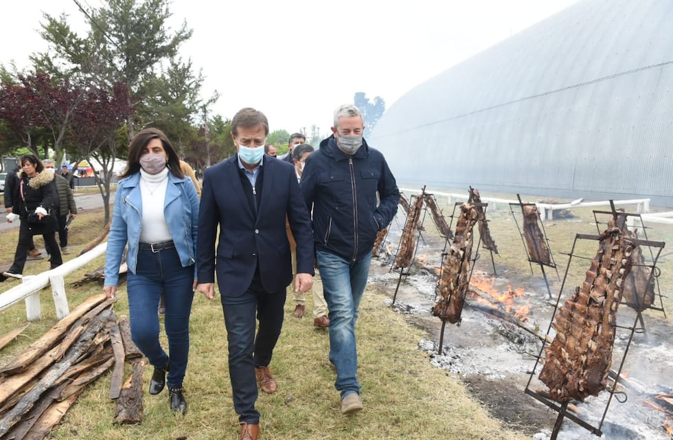 Para Rodolfo Suarez la apertura al turismo en pandemia fue clave y es un ejemplo para “terminar con los planes sociales”